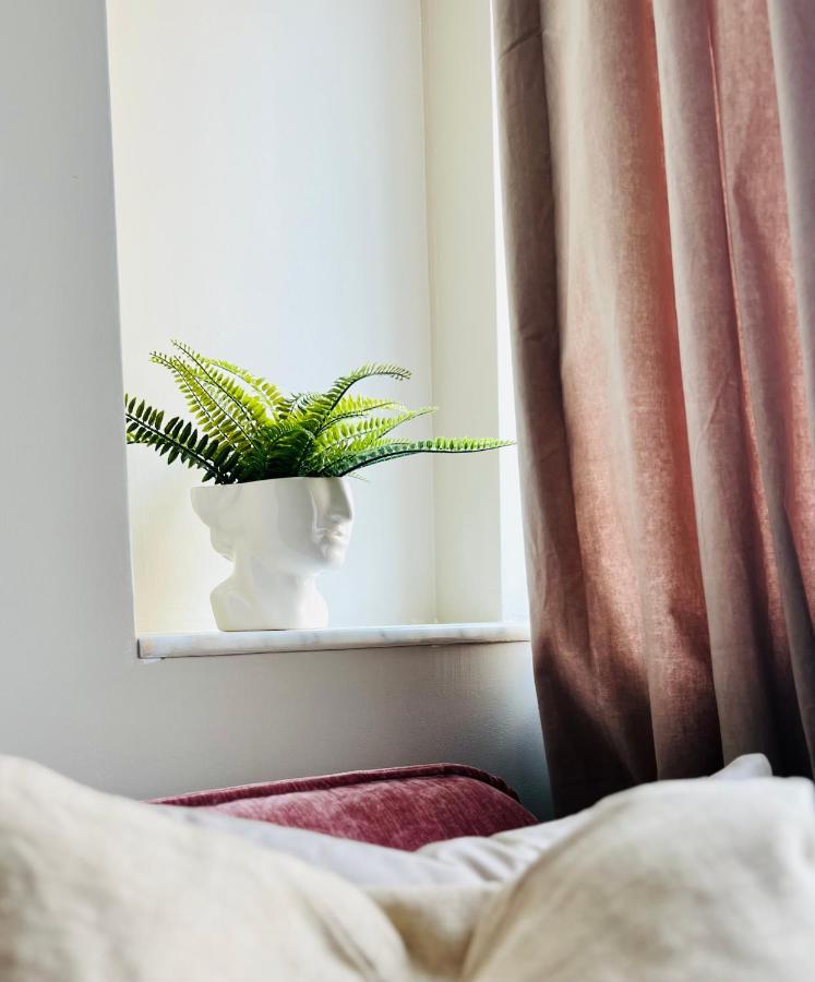 Ultracentral Lux Boutique 1Br Ap Near Subway Bukarest Exteriör bild