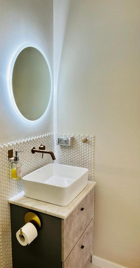 Ultracentral Lux Boutique 1Br Ap Near Subway Bukarest Exteriör bild